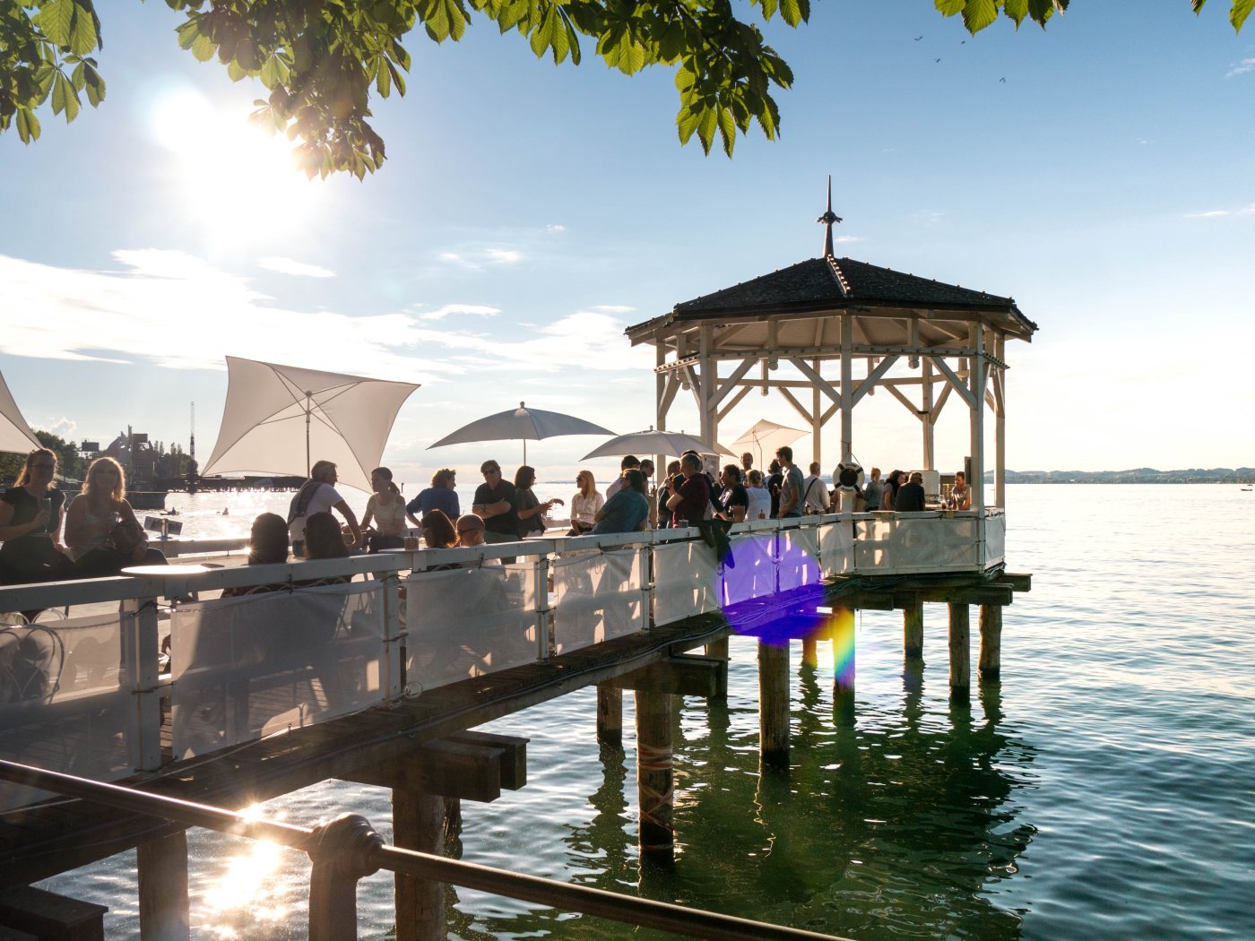 Steg mit Pavillon am Bodensee bei Bregenz